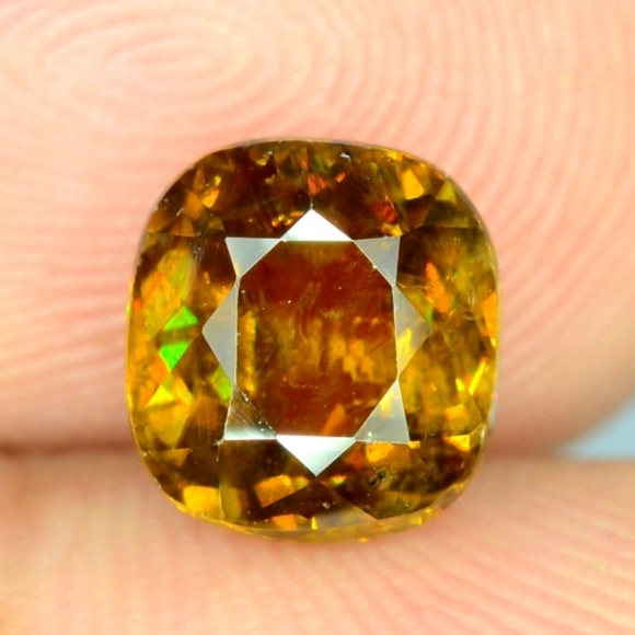 🌴🌊Summer Sale!🌊🌴Rare AAA Fire Sphene, 2.35 Carats - Picture 1 of 7